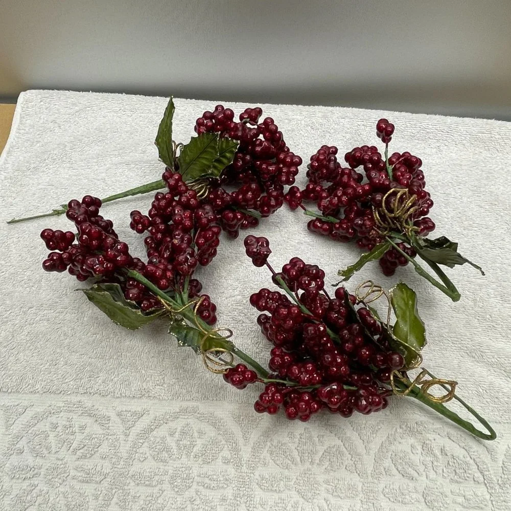 EUC S/4 Acrylic Berry Bunches, Deep Red, Green Stems/Leaves, 11